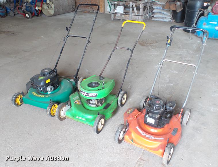 image for item DT9067 (3) lawn mowers