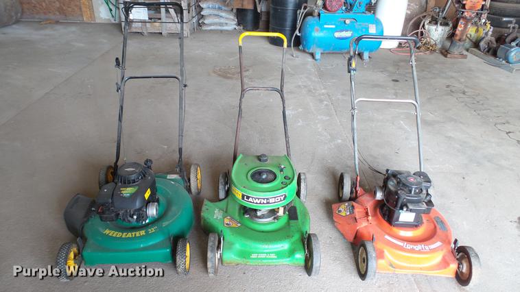 image for item DT9067 (3) lawn mowers