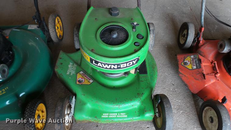 image for item DT9067 (3) lawn mowers