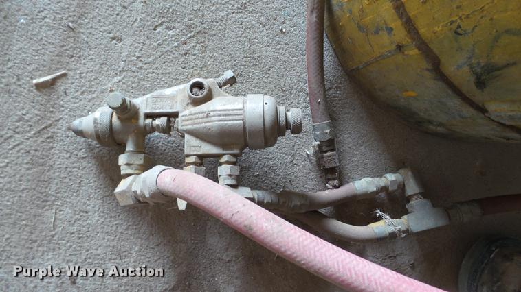 image for item DT9070 (2) paint sprayer pots