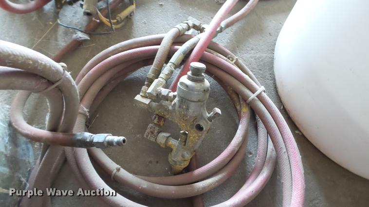 image for item DT9070 (2) paint sprayer pots