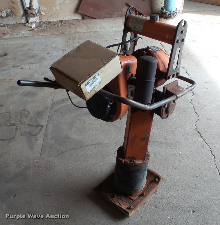 image for item DT9071 Mikasa Sangyo MTR-80 vibratory compactor