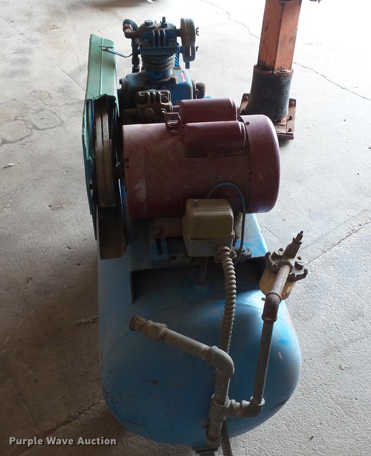 image for item DT9073 Qualair air compressor