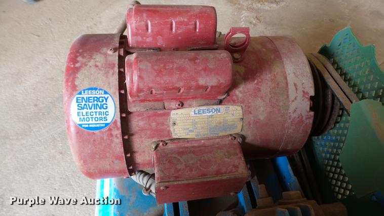 image for item DT9073 Qualair air compressor