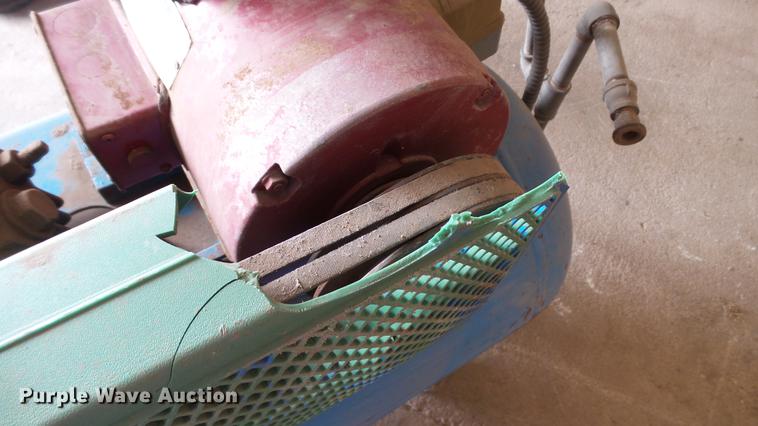 image for item DT9073 Qualair air compressor