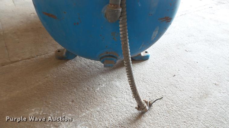 image for item DT9073 Qualair air compressor