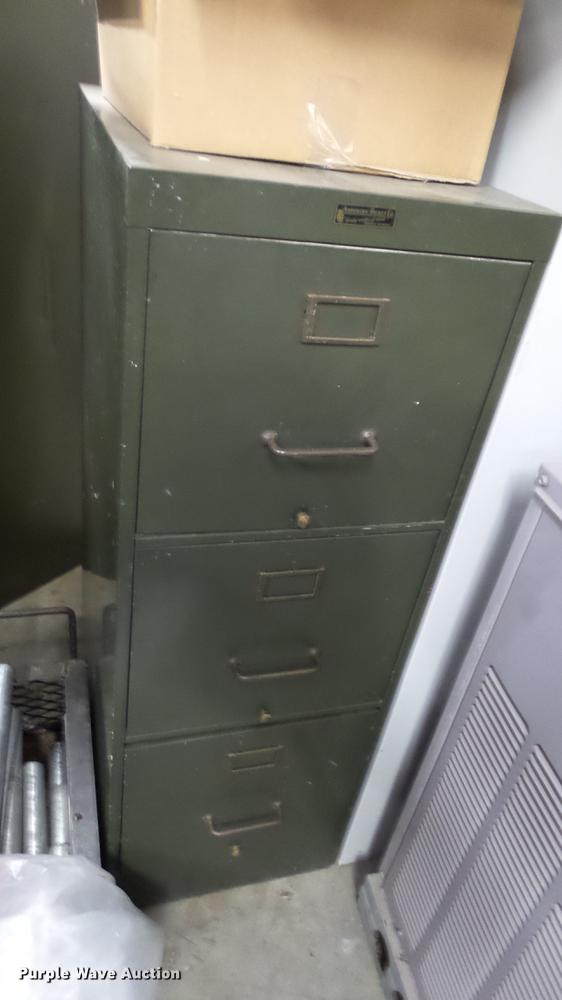 image for item EA9925 (6) filing cabinets