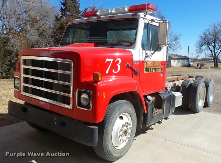 image for item EC9660 1987 International S2200 truck cab and chassis