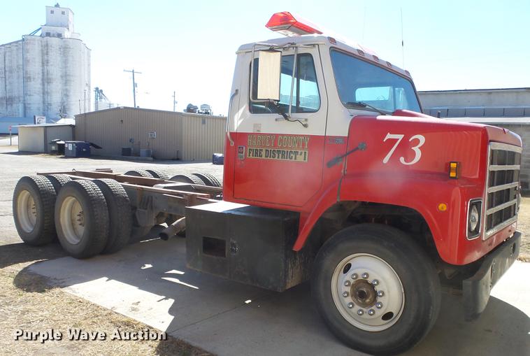 image for item EC9660 1987 International S2200 truck cab and chassis