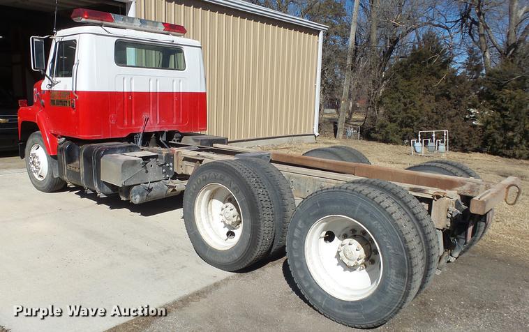 image for item EC9660 1987 International S2200 truck cab and chassis