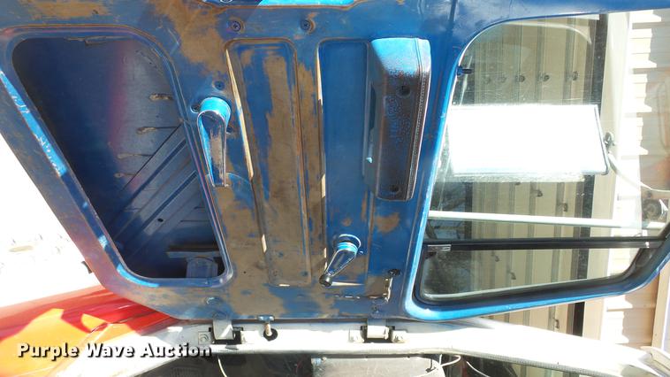 image for item EC9660 1987 International S2200 truck cab and chassis