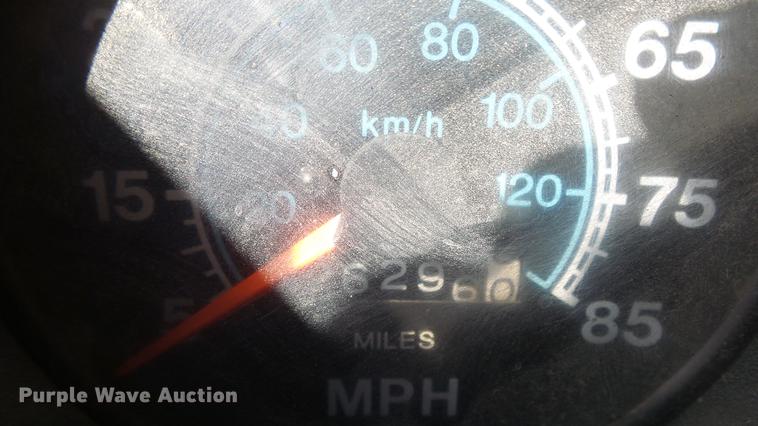 image for item EC9660 1987 International S2200 truck cab and chassis