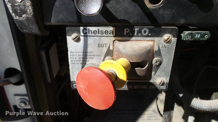 image for item EC9660 1987 International S2200 truck cab and chassis