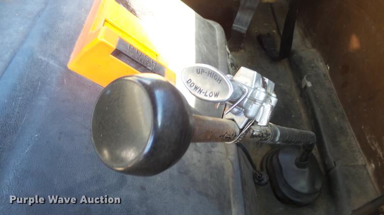 image for item EC9660 1987 International S2200 truck cab and chassis