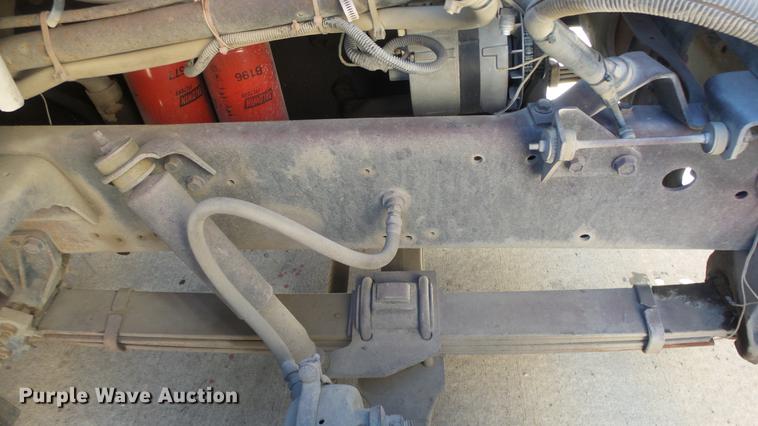 image for item EC9660 1987 International S2200 truck cab and chassis