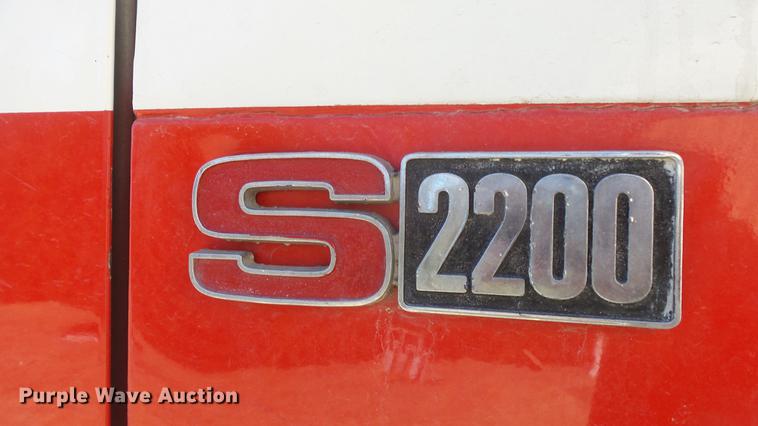 image for item EC9660 1987 International S2200 truck cab and chassis