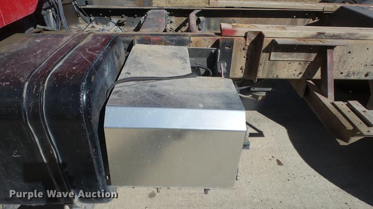 image for item EC9660 1987 International S2200 truck cab and chassis