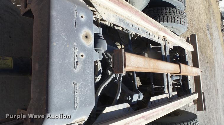 image for item EC9660 1987 International S2200 truck cab and chassis