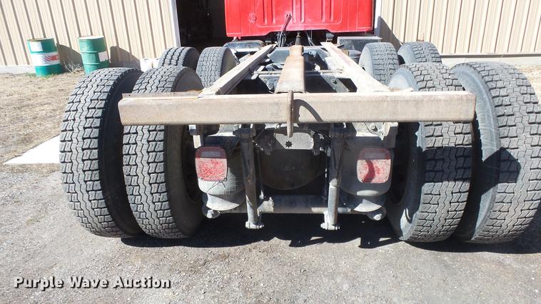 image for item EC9660 1987 International S2200 truck cab and chassis