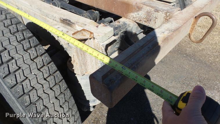 image for item EC9660 1987 International S2200 truck cab and chassis