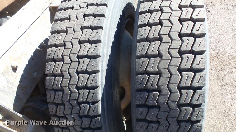 image for item EC9660 1987 International S2200 truck cab and chassis