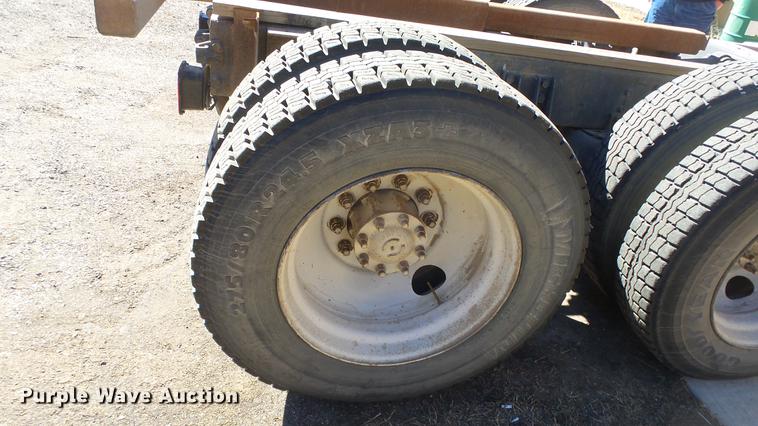 image for item EC9660 1987 International S2200 truck cab and chassis