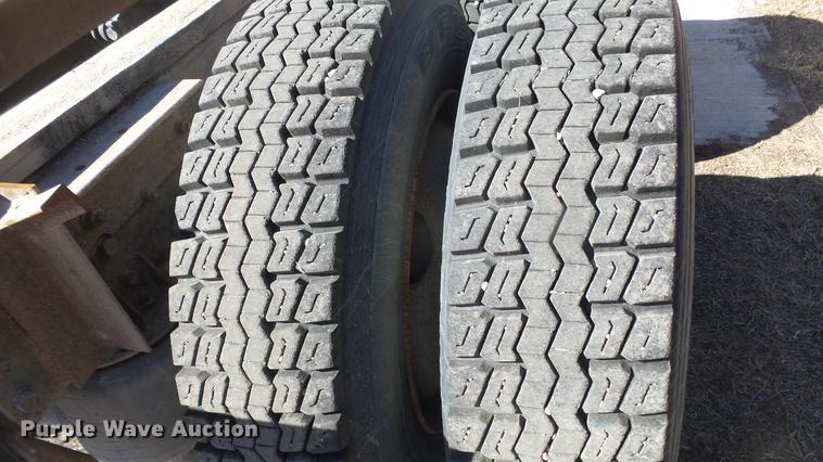 image for item EC9660 1987 International S2200 truck cab and chassis