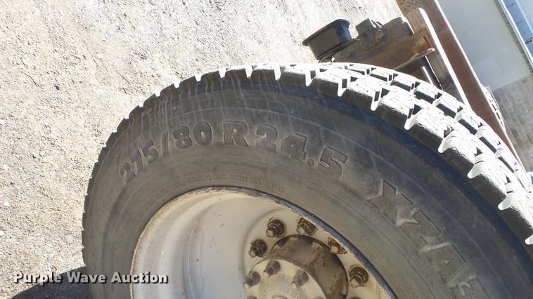 image for item EC9660 1987 International S2200 truck cab and chassis