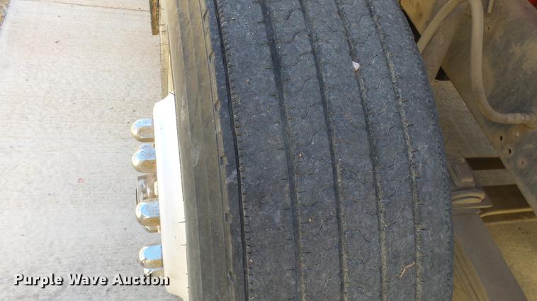 image for item EC9660 1987 International S2200 truck cab and chassis