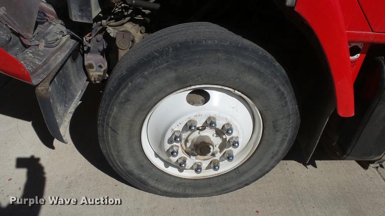 image for item EC9660 1987 International S2200 truck cab and chassis