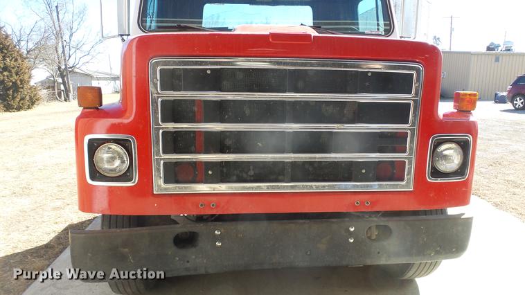 image for item EC9660 1987 International S2200 truck cab and chassis