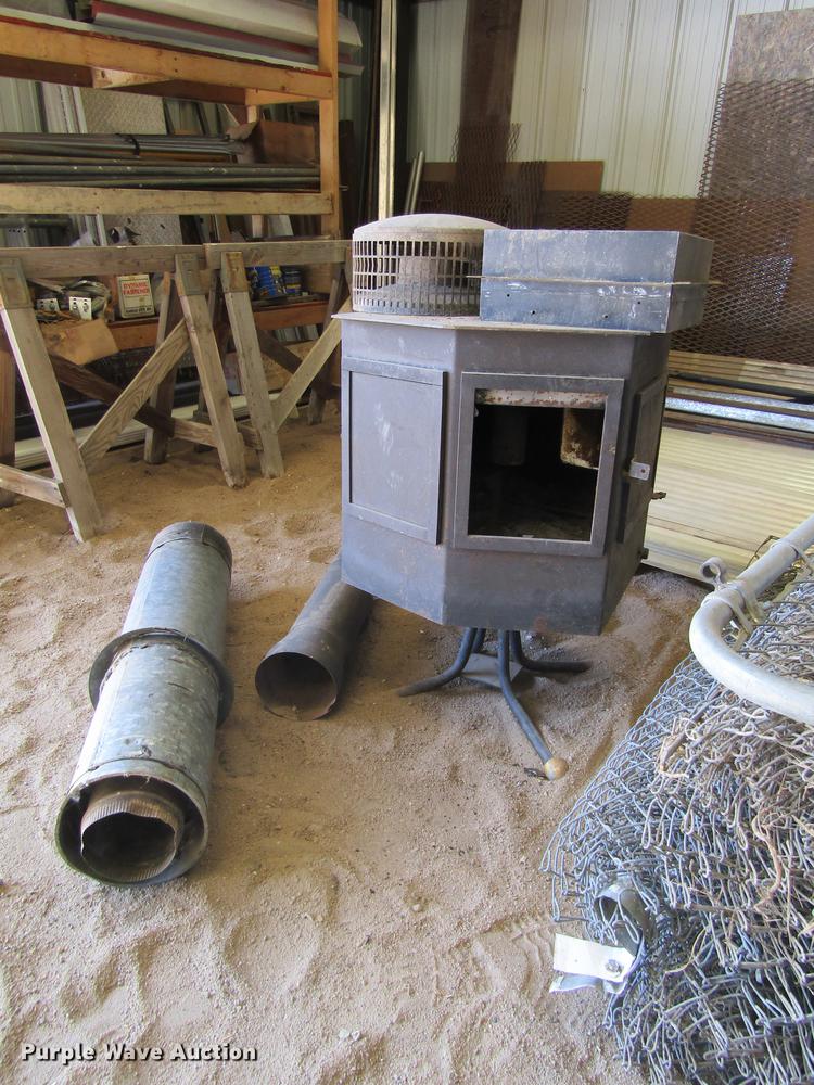 Wood burning stove in Hays, KS Item EI9285 sold Purple Wave