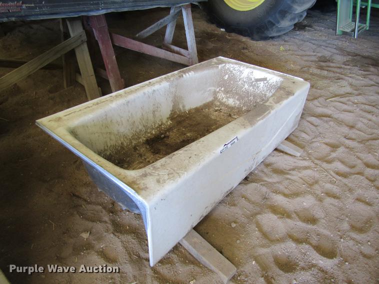 image for item EI9289 Cast iron bath tub