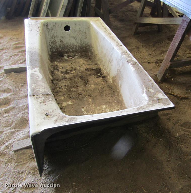 image for item EI9289 Cast iron bath tub