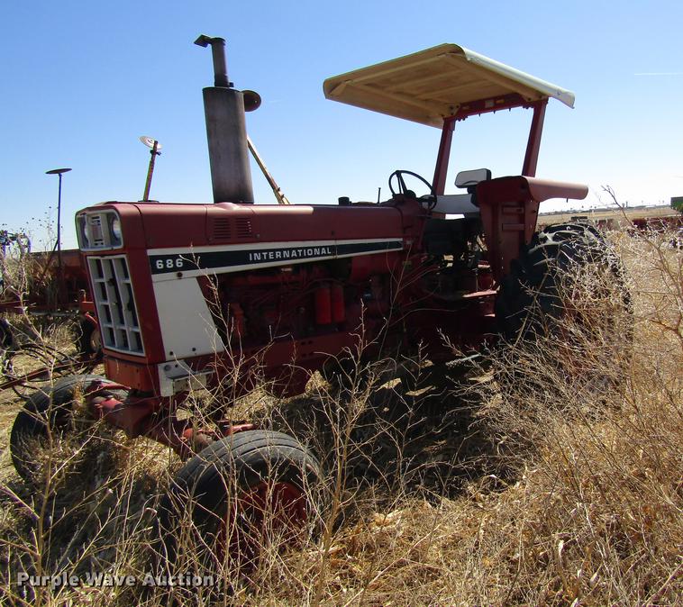 image for item EI9299 1977 International 686 tractor