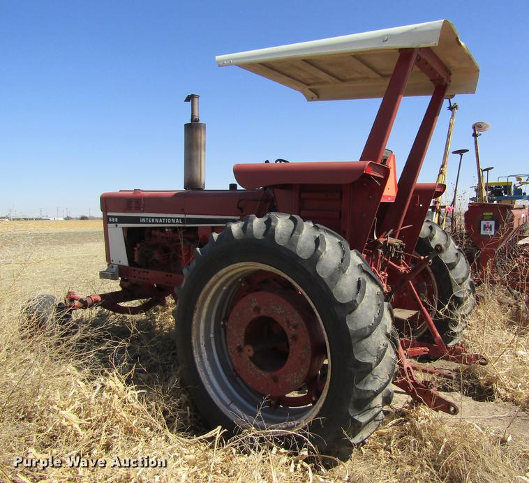 image for item EI9299 1977 International 686 tractor