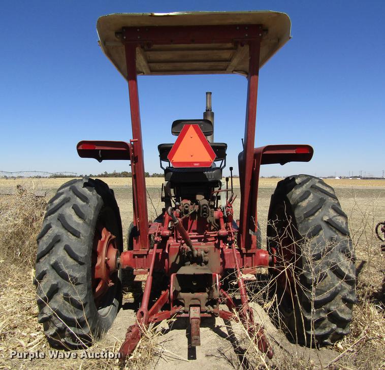 image for item EI9299 1977 International 686 tractor