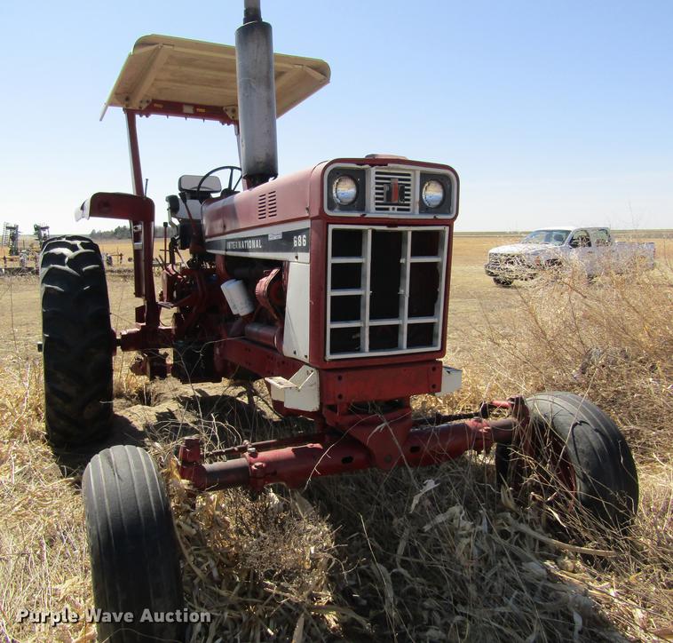 image for item EI9299 1977 International 686 tractor