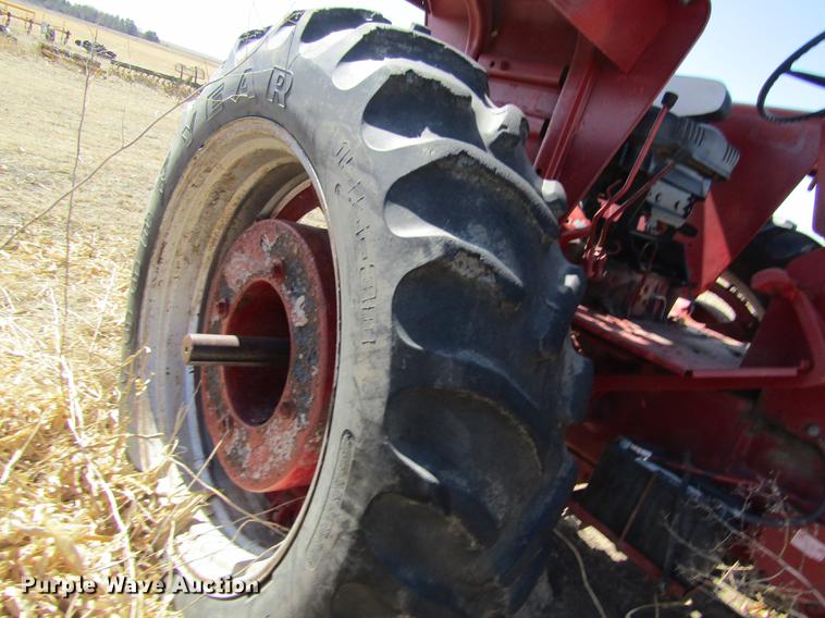 image for item EI9299 1977 International 686 tractor