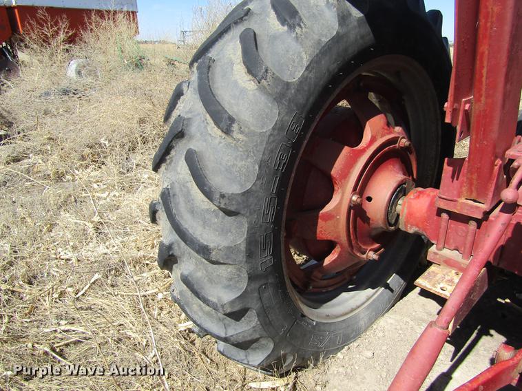 image for item EI9299 1977 International 686 tractor