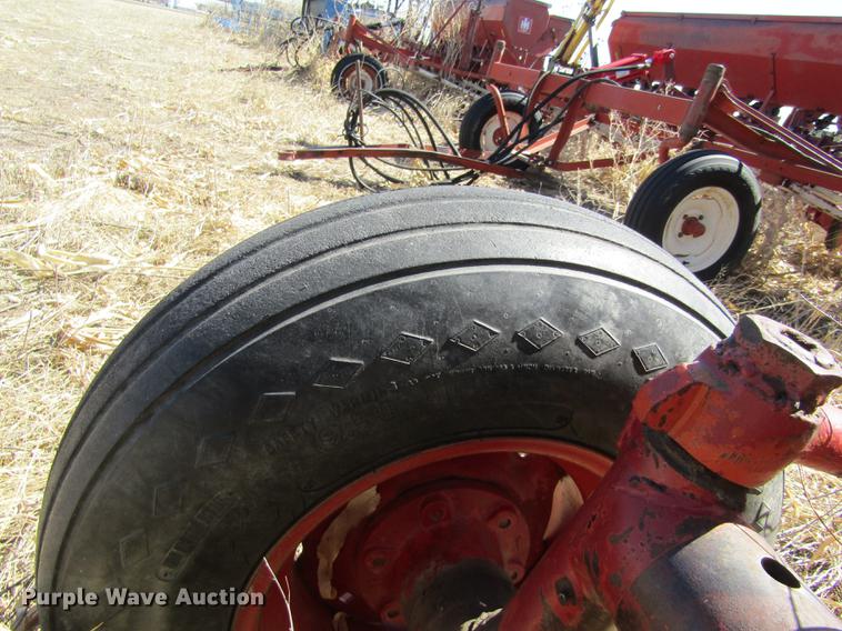 image for item EI9299 1977 International 686 tractor