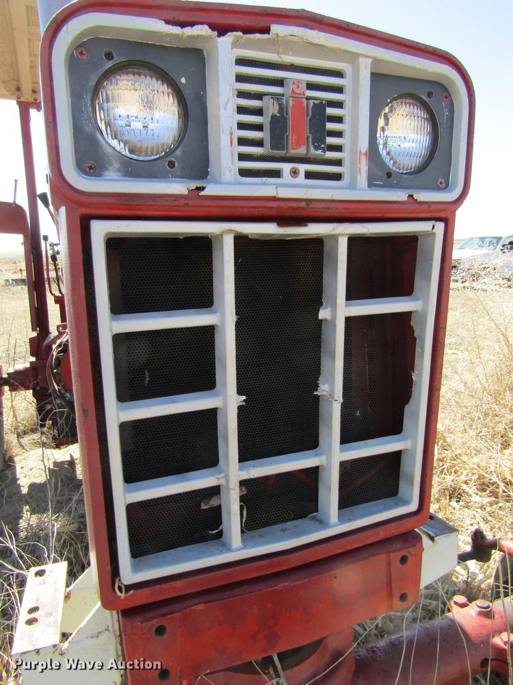 image for item EI9299 1977 International 686 tractor