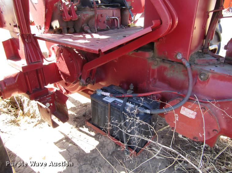 image for item EI9299 1977 International 686 tractor