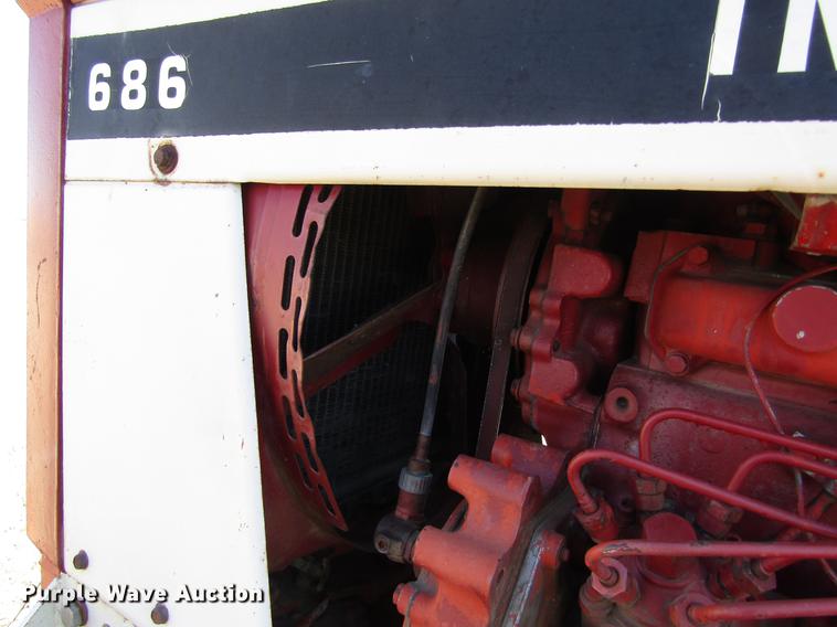 image for item EI9299 1977 International 686 tractor