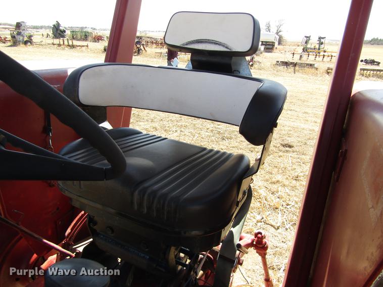 image for item EI9299 1977 International 686 tractor