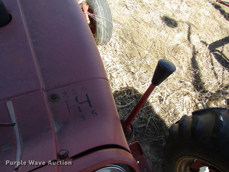 image for item EI9299 1977 International 686 tractor