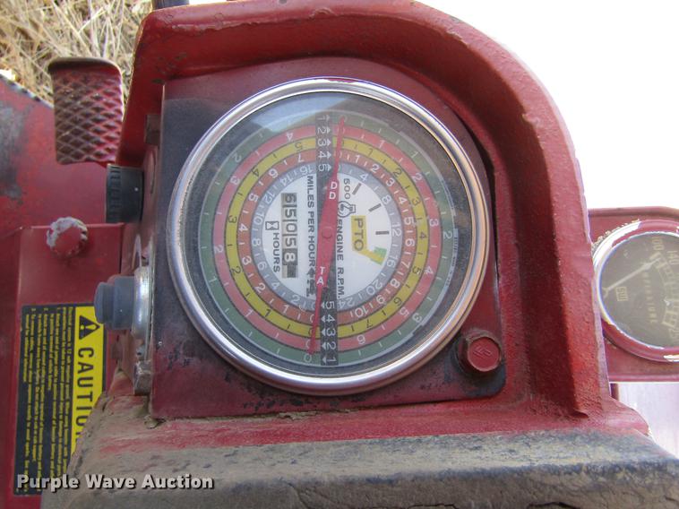 image for item EI9299 1977 International 686 tractor