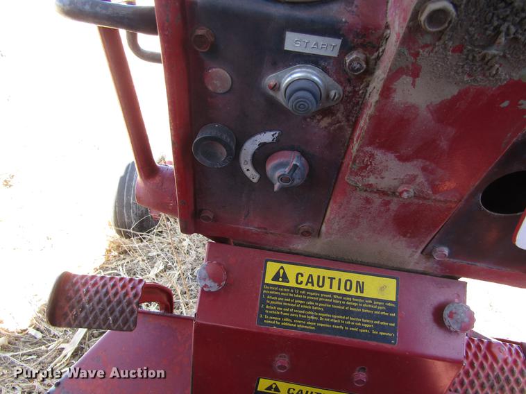 image for item EI9299 1977 International 686 tractor