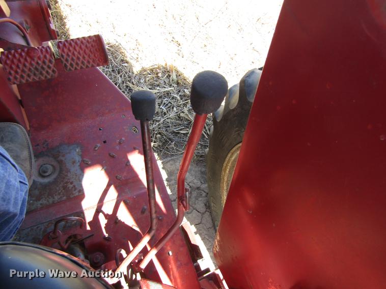 image for item EI9299 1977 International 686 tractor