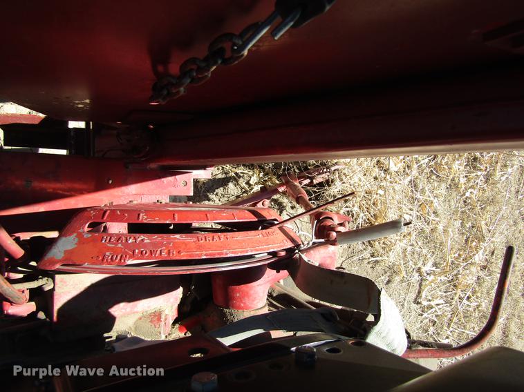 image for item EI9299 1977 International 686 tractor